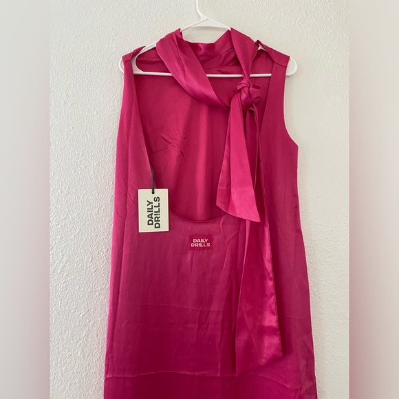 NWT DAILY DRILLS Silky Backless Maxi Dress Gown with Neck Tie Hot Pink Party - Picture 5 of 11